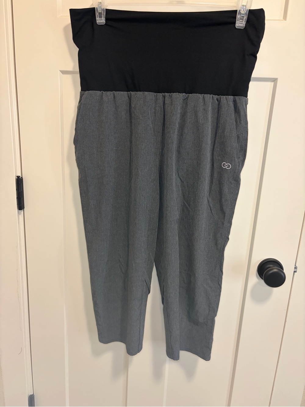 Calia Maternity Gray Capris with Tulip Hem Size M